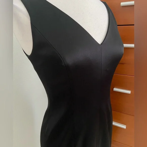 NWT Tahari Black Satin-like Cocktail Dress Size 8 Sleeveless Sheath - Picture 4 of 12